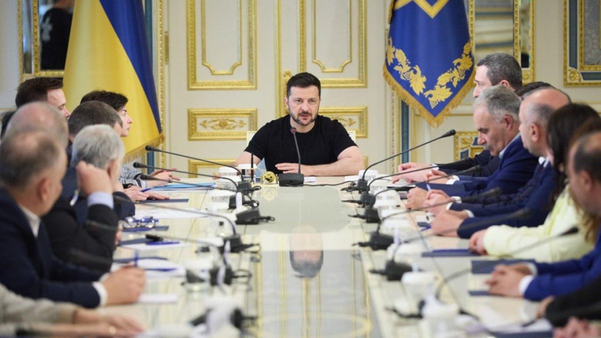 Kiev'de Beklenmedik İstifa! Zelenskiy Büyük Değişiklikler Duyurdu