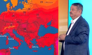 Prof. Raçev bTV'ye Karpuzla Girdi: Sıcaklar Kapıda