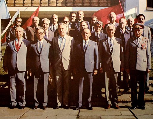 Politbüro üyelerinin büyük bir kısmı Prof. Georgi Lozanov'la dil öğreniyordu.