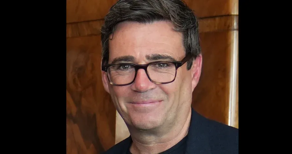 Andy Burnham İngiltere'nin Yeni Başbakanı Oldu