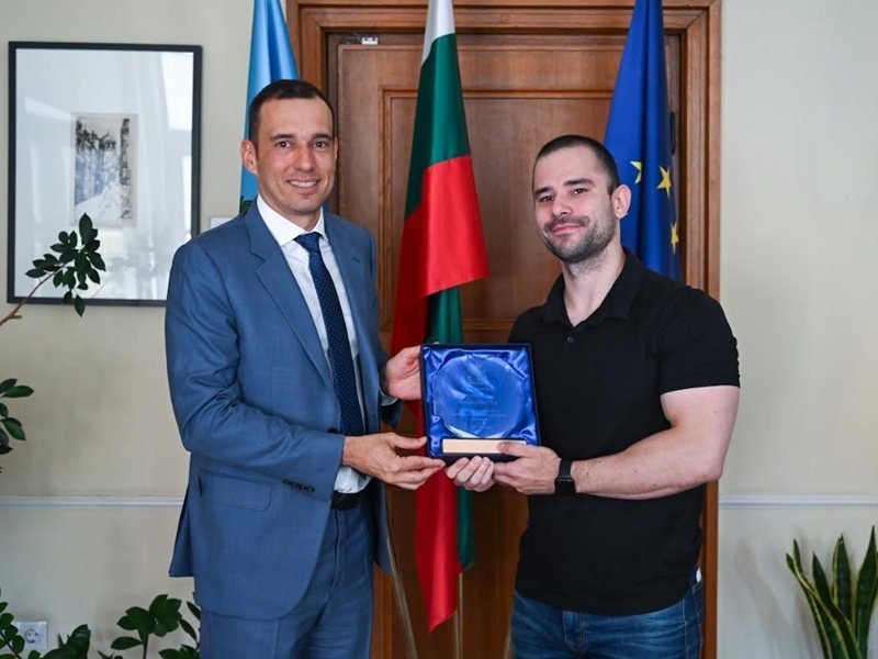 Terziev, Dünya Powerlifting Şampiyonu Emil Krastev'i Ödüllendirdi