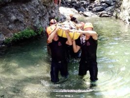 Semadirek Adası'nda Kayalıklardan Düşen Bulgar Kadın Kurtarıldı