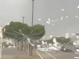 Arnavutluk'taki Şiddetli Fırtınada 2 Kişi Öldü, Birçok Bölgede Elektrik Kesintisi