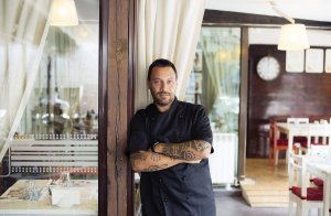 Leo Bianki'nin Restoranına Araba Daldı: Faciadan Kıl Payı Dönüldü