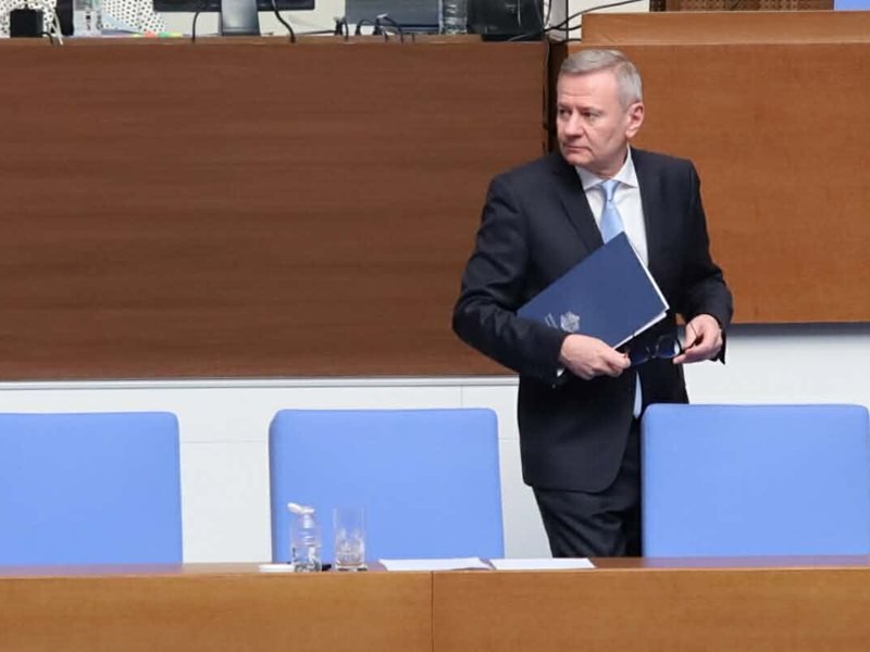 Miloşev, NDC'nin Yeni Müdürünü Profesyonel Nitelikleri Nedeniyle Seçti, Aile Bağlarıyla Değil