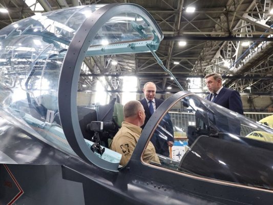 Putin, Irkutsk'ta Modernize Edilmiş Yak-130M Uçağını İnceledi