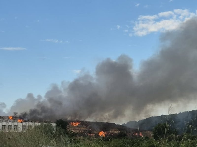 Stara Zagora Yakınlarındaki Çöp Deposunda Yangın: Hava Kalitesi İzleniyor