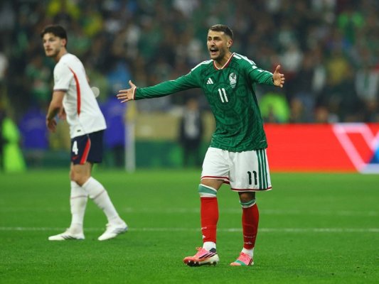 Meksika - İngiltere Maçı Sonrası İki Futbolcu Hastanede: Henderson Reklam Panosuna Takıldı