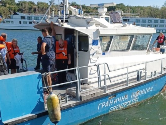 Tuna Nehri'nde Karaya Oturan Yolcu Gemisinden Tüm Yolcular Tahliye Edildi