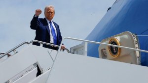 Trump'ın Uçağı Skandalı: Güvenlik Zafiyeti ve Sızıntı Soruşturması