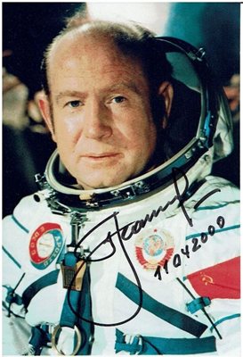 Aleksey Leonov - uzaya çıkan ilk insan, 85 yaşında vefat etti. İki kez SSCB Kahramanı. 1975'te Soyuz-Apollo programına katıldı.
