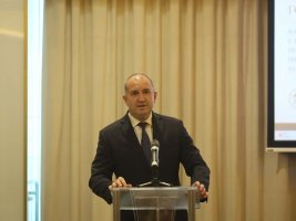 Radev'den ABD Enerji Bakanı'na: Lukoil Rafinerisinin Çalışmaları Durdurulmamalı