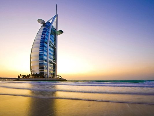 Dubai'nin Merkezinde Patlamalar Yankılanıyor