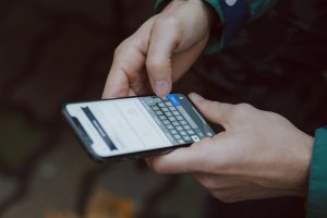 Yaz Sıcağı Telefon Bataryalarını Sessizce Tüketiyor