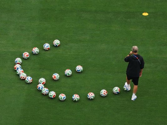 FIFA, Dünya Kupası Final Stadının Çimlerini 445 Dolardan Satışa Sunuyor