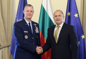 Rumen Radev, NATO Avrupa Komutanı ile Güvenlik Risklerini ve Modernizasyonu Görüştü