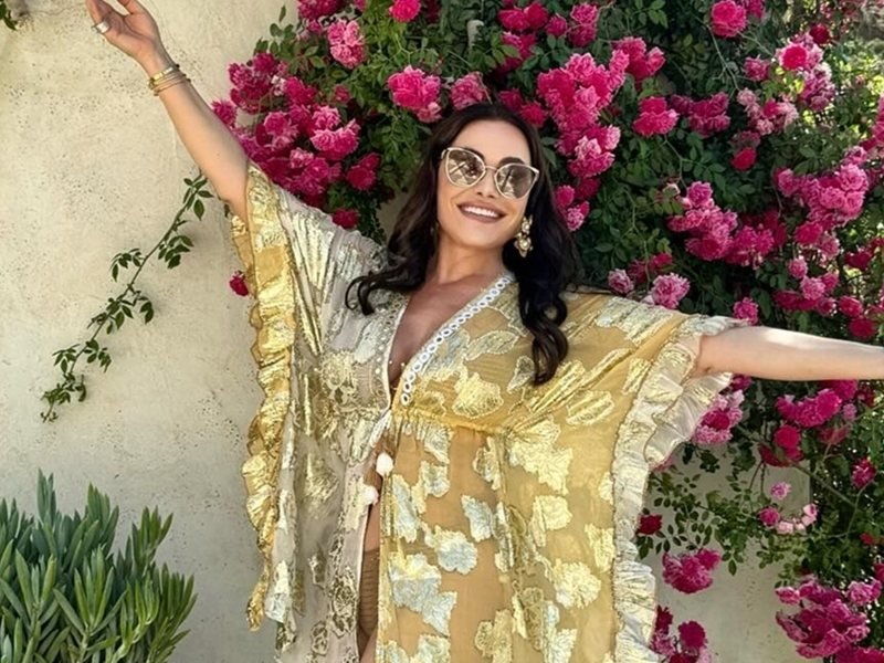 Ischia Adası'nda Hollywood Ketene Gömlek Giyiyor: Bulgar Yapımcı Darina Pavlova Sting'in Eşiyle Buluşuyor