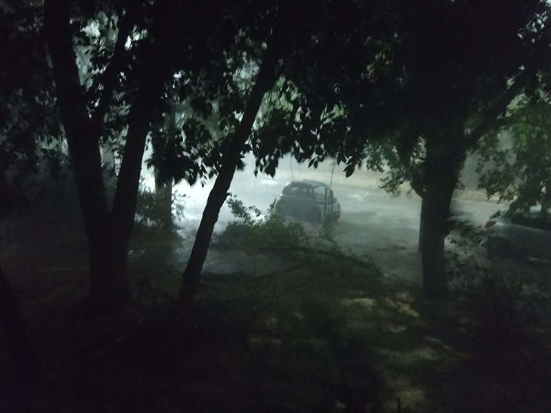 Plovdiv'de Kasırga: Şehir Felç Oldu (Video ve Fotoğraflar)
