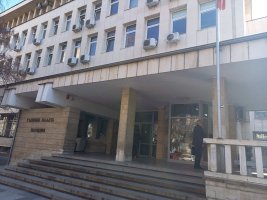 Plovdiv'de Sarhoş Komşu Kavgası: Yere Yıktı, Polis Gelene Kadar Bırakmadı