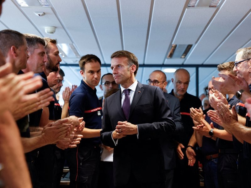 Fransa'daki Yangın Bölgesinde Macron: 'Bu Savaşı Birlikte Kazanacağız'