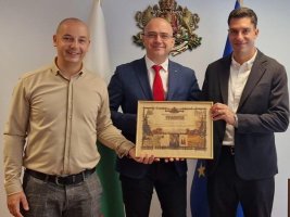Turizm Bakanı İlin Dimitrov, Avrupa'nın En İyileri Arasında Gösterilen Plovdiv Kafesini Ödüllendirdi