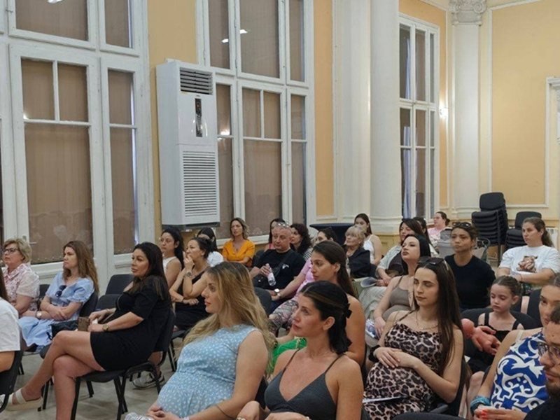 Ruse Belediyesi'nden 'Ebeveyn Akademisi': Anne ve Baba Adayları Buluştu