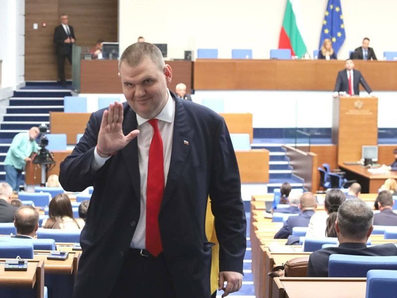 Pevski: Bezmer Hava Üssü'ne Amerikan Uçakları Talebini Destekliyoruz