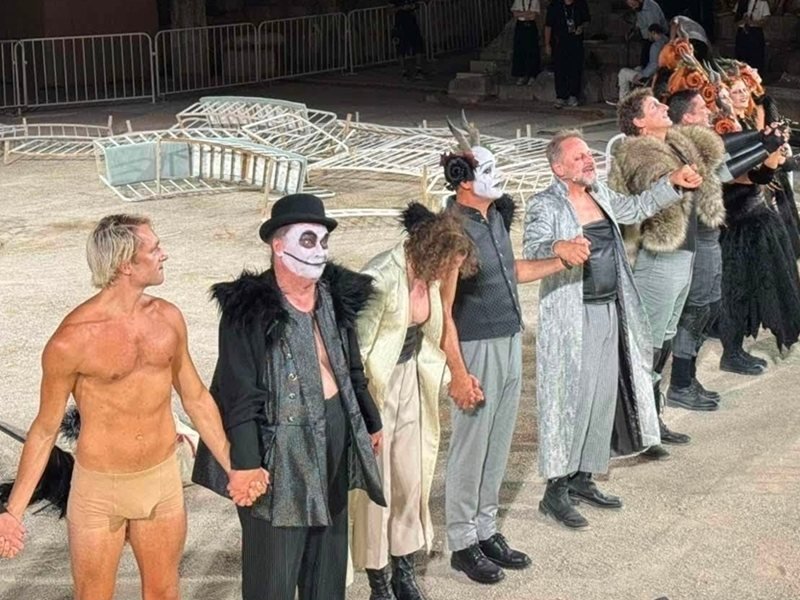 20 Bin Kişi Epidaurus'ta Bulgar Tiyatrosunu İzlemek İçin Akın Etti
