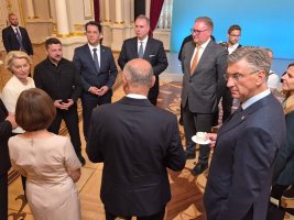 Parlamentoda Tartışma: Radev Ukrayna Politikasını İki Farklı Yönden mi Yürütüyor?