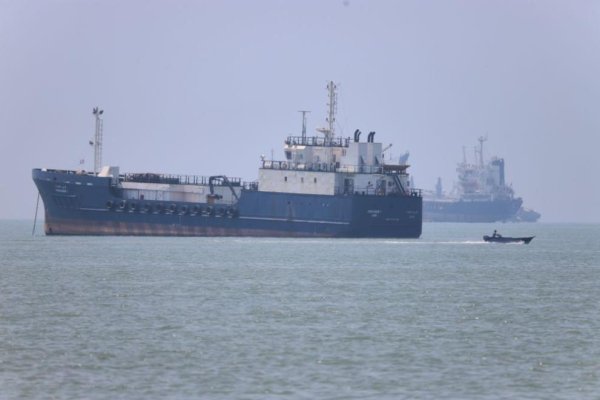 Vietnam Yük Gemisi Güney Çin Denizi'nde Battı: 17 Kişi Kayıp