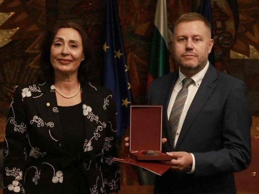 24 Chasa Gazetesi Yazarı Georgi Milkov'a Diplomasi Enstitüsü'nden Ödül