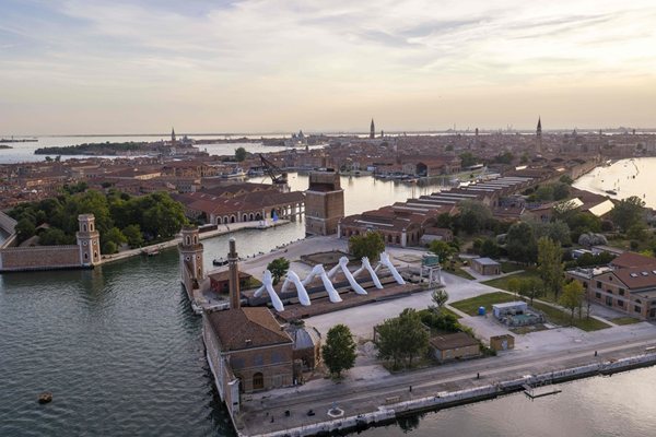 Venedik'teki 'Kastello' tarihi bölgesinin görünümü ve Torre dell'Arsenale.