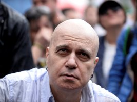 Slavi Trifonov Yine Demerciev'e Yazıyor: Neden Amerika'daydın? Ve Ona 'Petrohan'ı Tekrar Soruyor