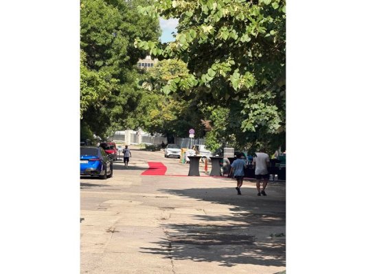 Sofya'da Özel Firma Mahalleyi Trafiğe Kapattı, Vatandaşlar Tepkili