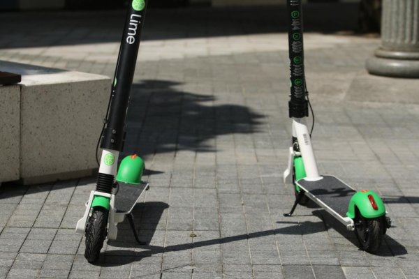 Dobriç'te Elektrikli Skuter Kazası: 16 Yaşındaki Genç Ağır Yaralandı