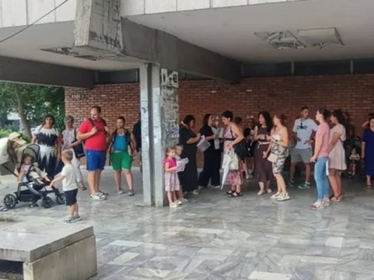 Plovdiv'de Onlarca Anne Düşük Doğum İzni Ödeneklerini Protesto Etti