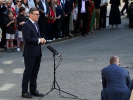 Andy Burnham'dan İlk Atamalar: John Healey Maliye Bakanı, Ed Miliband Dışişleri Bakanı