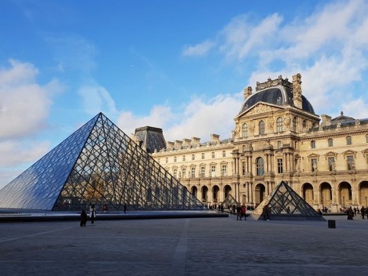 Louvre'daki Apollon Galerisi Soygundan Sonra Yeniden Ziyarete Açıldı