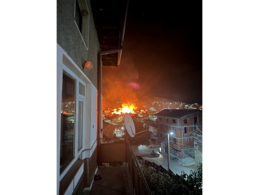 Velingrad'ın Draginovo Köyü'nde Gece Çıkan Yangın Tarım Yapılarını Kül Etti