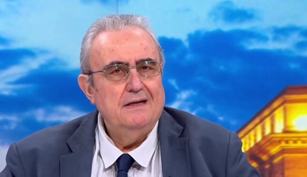 Batı'nın Demokratikleştirme Çabaları Bližki Doğu'yu Kaos İçine Sürükledi