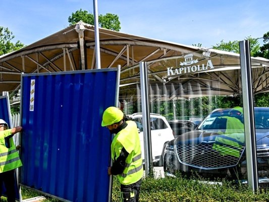 Mahkeme 'Kapitoliya' Oto Galerisinin Çit Kaldırma Talebini Reddetti