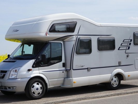 Almanya'da Karavan Trafikteki Araçlara Çarptı: 34 Yaralı