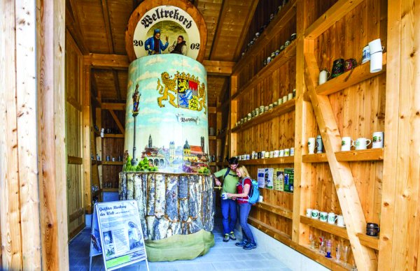 En Büyük Bira Bardağı 6 Metre: Bira Rekorları