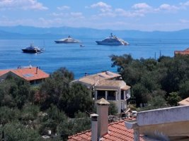 Şeyh Mansur'un 1 Milyar Dolarlık Mega Yatları Paksos Açıklarında Demirledi