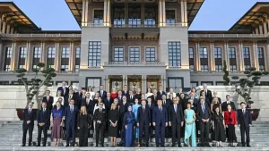 Ankara'daki Liderler Yemeğinde Trump'ın Keyfini Bir Kadın Yargıç Düzeltti