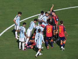 Arjantinli Yardımcı Antrenör Roberto Ayala, Dani Olmo'ya Yumruk Attığı İçin Özür Diledi