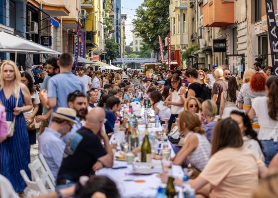 Sofya'da 60 Metrelik Sokak Şöleni: Börek, Müzik ve Komşuluk