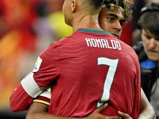 Ronaldo ve Yamal Arasındaki Kucaklaşma: Yıldız Nesillerin El Değiştirmesi