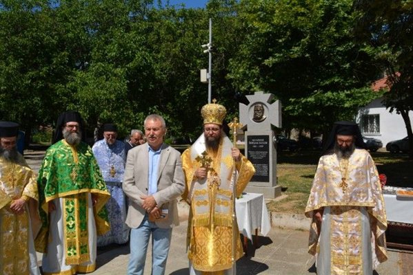 Montana Belediye Başkanı Zlatko Jivkov ve Peder Pahomiy rahibin hayatını anlattı.