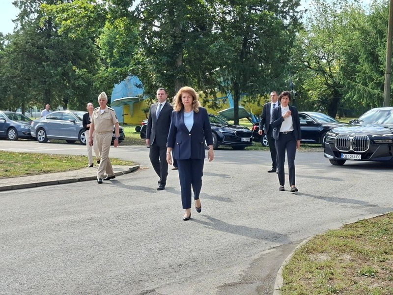 Bulgaristan Cumhurbaşkanı İliyana Yotova, Graf Ignatievo'da F-16'ları ve Modernizasyonu İnceledi